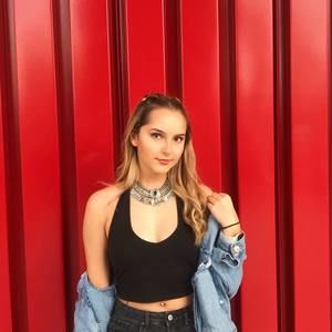 Meet your Posher, Ashley